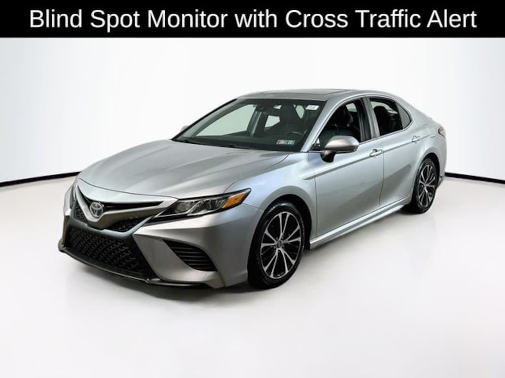 Used 2018 Toyota Camry SE Sedan