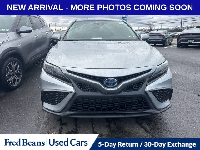 2024 Toyota Camry Hybrid SE photo 2