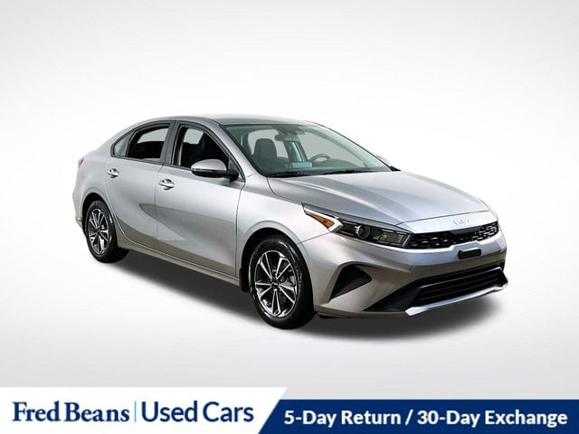 2023 Kia Forte LXS AT's photo