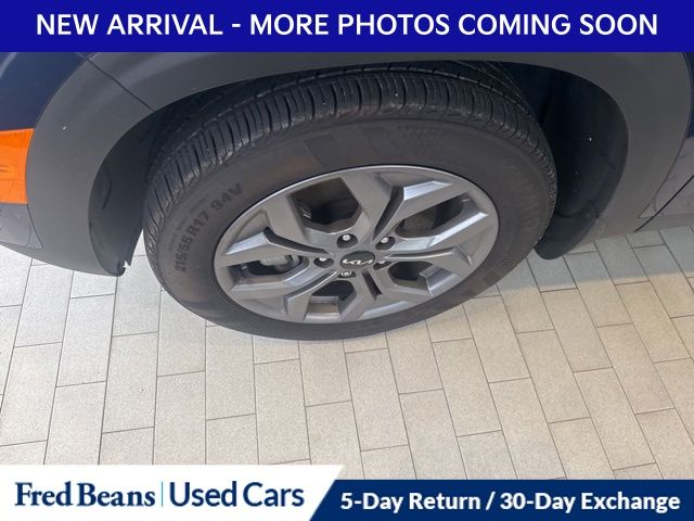 2024 Kia Seltos S photo 3