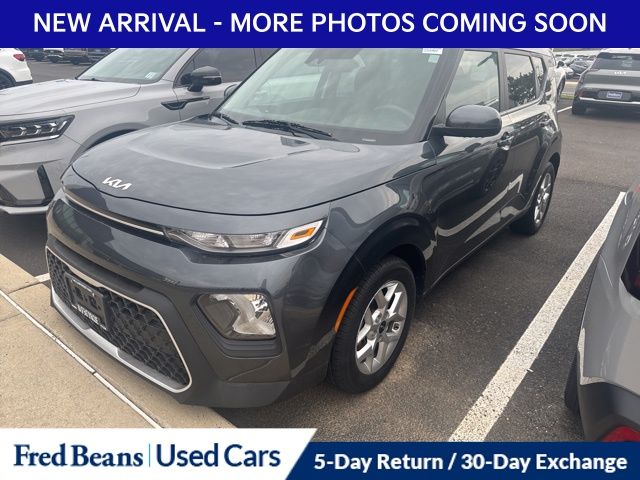 2022 Kia Soul LX photo 2