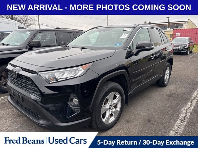 2020 Toyota RAV4 XLE photo 3