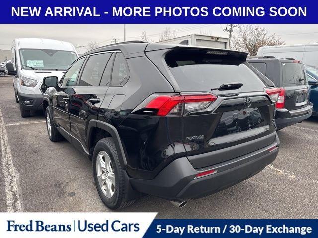 2020 Toyota RAV4 XLE photo 4