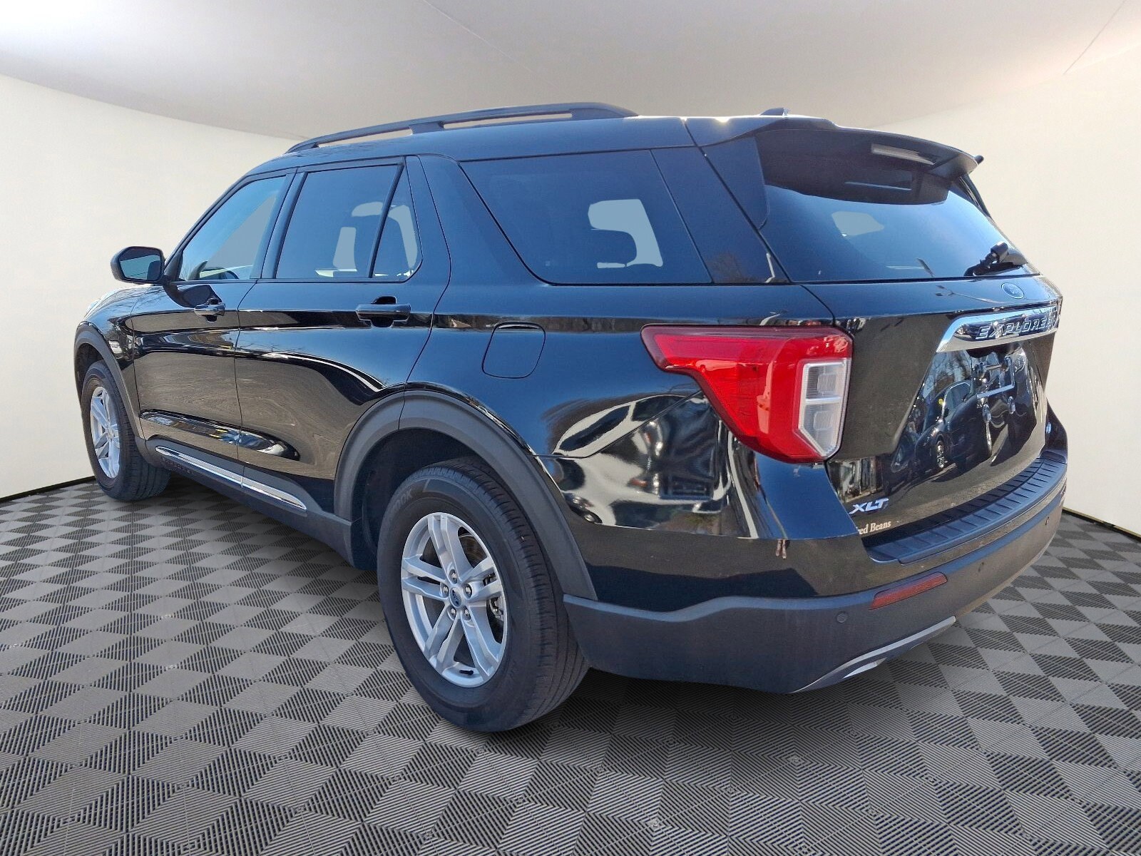 2022 Ford Explorer XLT photo 3