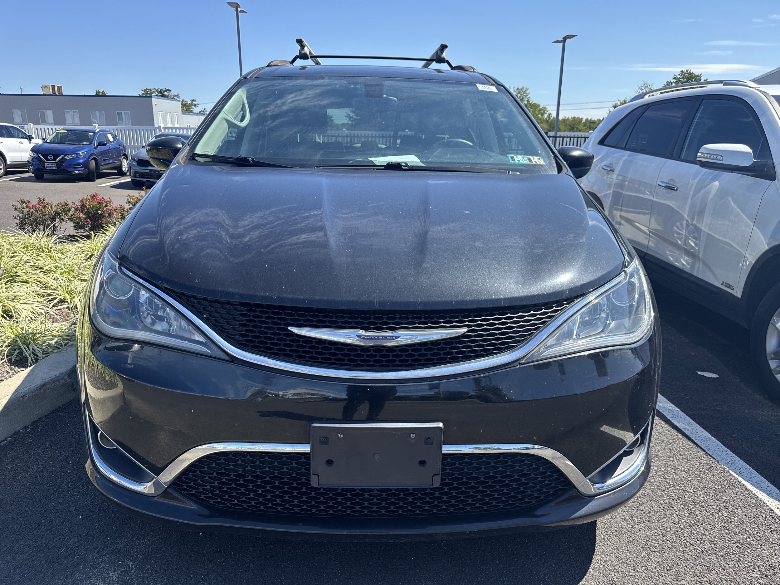 2017 Chrysler Pacifica Touring L photo 2