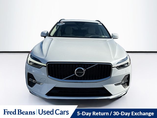 2022 Volvo XC60 B5 Momentum photo 2