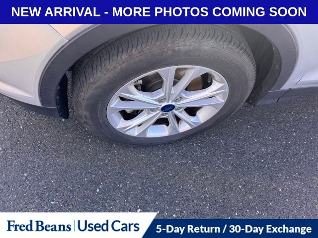 2018 Ford Escape SEL photo 3