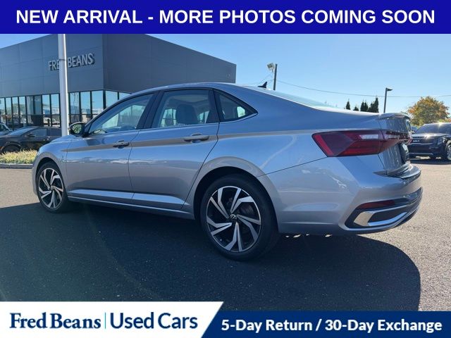 2025 Volkswagen Jetta 1.5T SEL photo 2