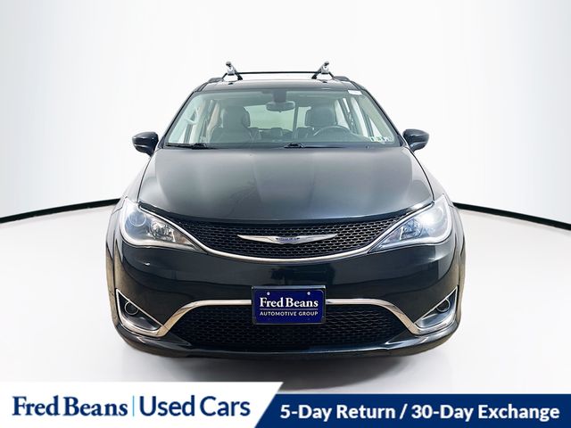 2017 Chrysler Pacifica Touring L photo 2