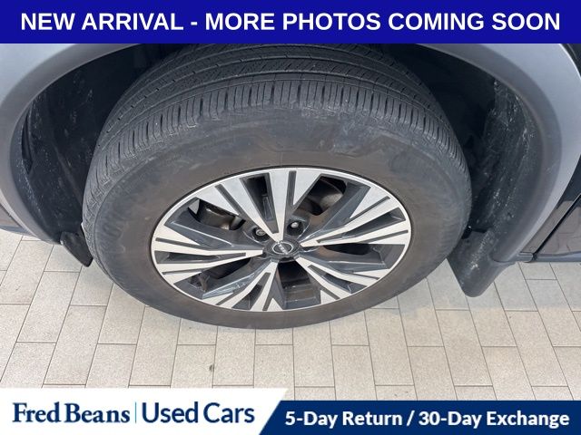 2023 Nissan Rogue SV photo 4