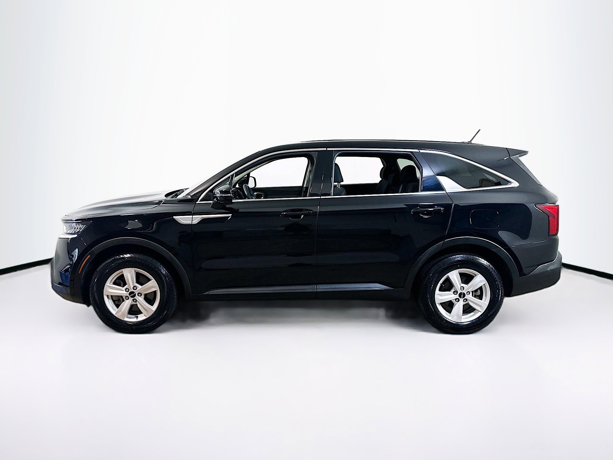 2022 Kia Sorento LX photo 4