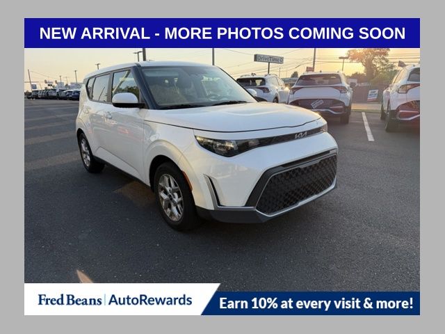 2023 Kia Soul 2.0L S IVT's photo