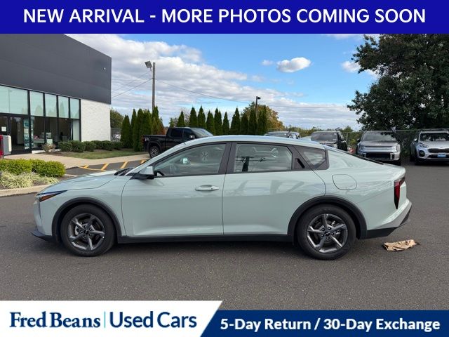2025 Kia K4 LXS photo 3