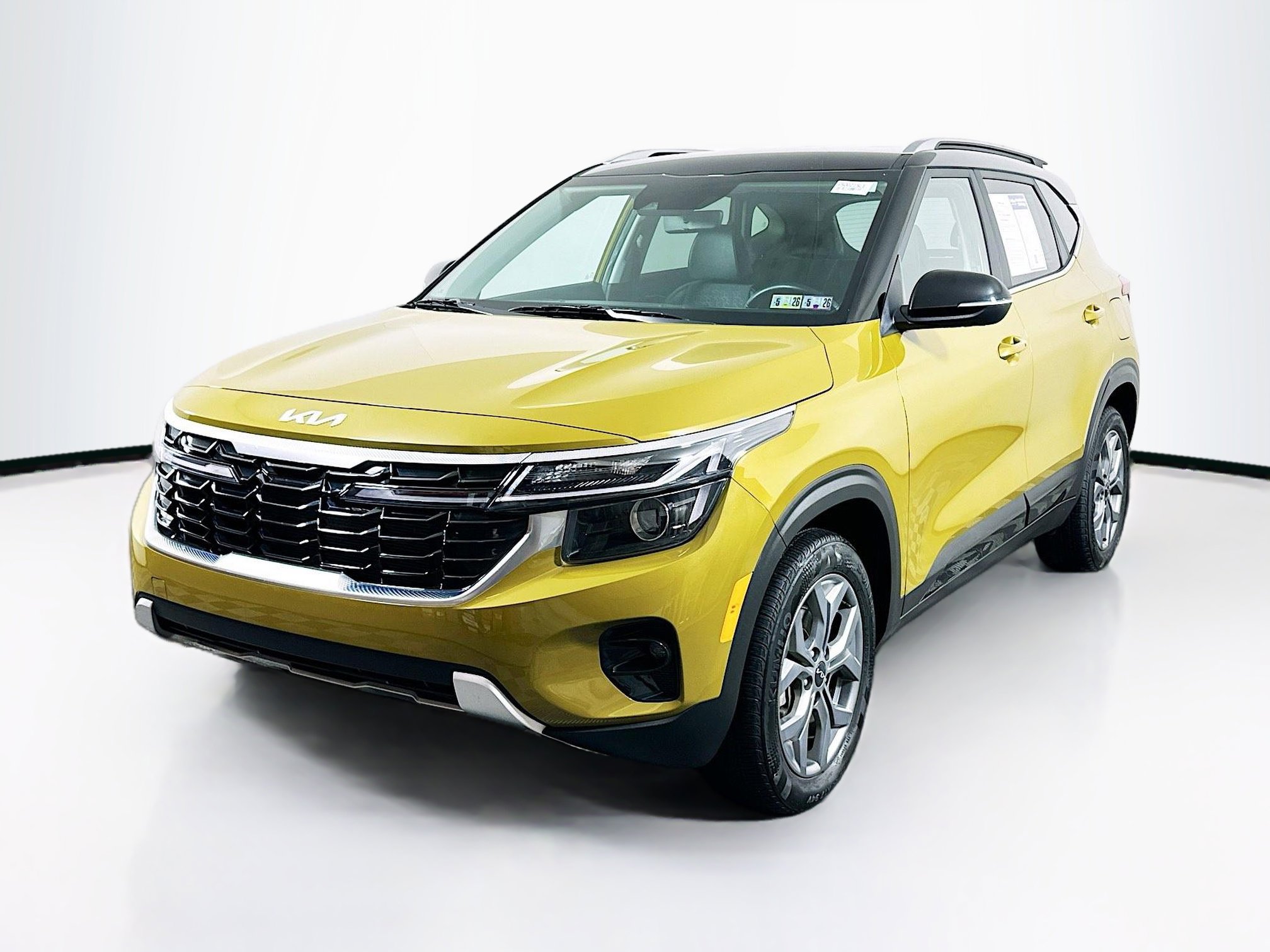2024 Kia Seltos S photo 2