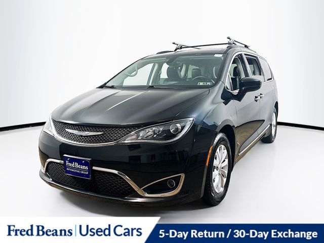 2017 Chrysler Pacifica Touring L photo 3
