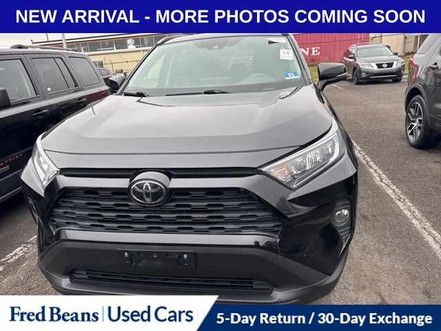 2020 Toyota RAV4 XLE photo 2