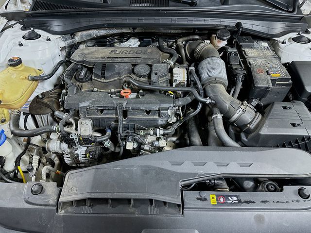 2022 Kia K5 EX - Photo 31