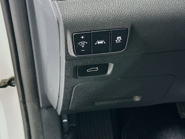 2022 Kia K5 EX - Photo 10