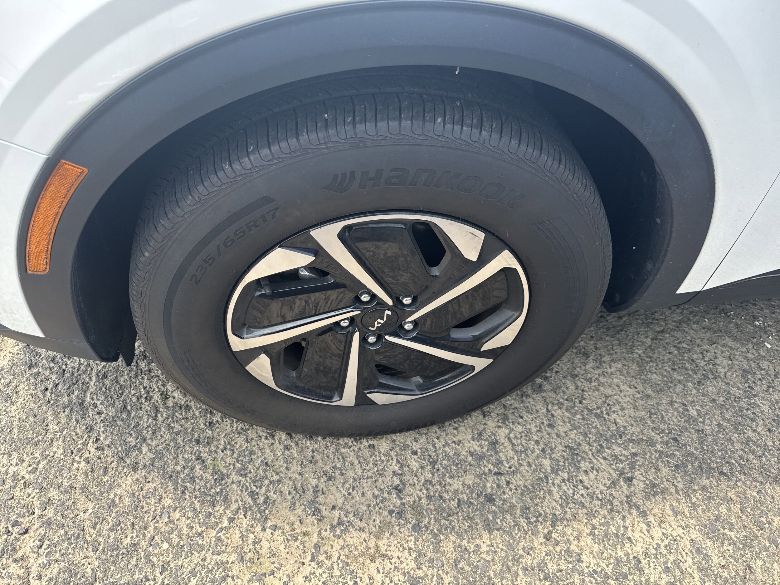 2023 Kia Sportage Hybrid LX photo 4