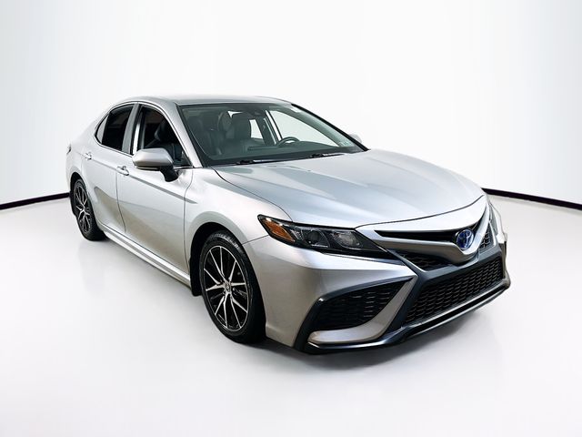 2024 Toyota Camry SE's photo