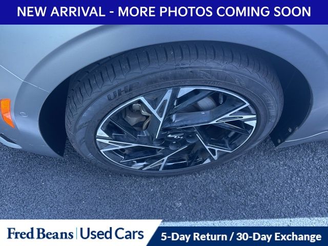 2025 Kia K5 GT-Line photo 4