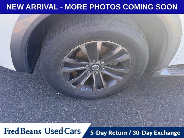 2017 Nissan Armada Platinum photo 4