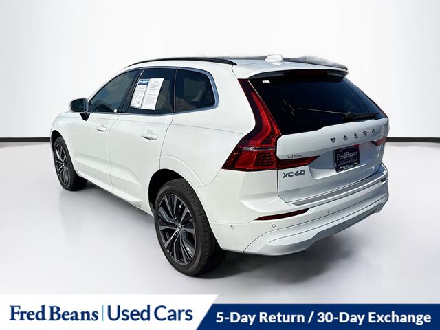 2022 Volvo XC60 B5 Momentum photo 4
