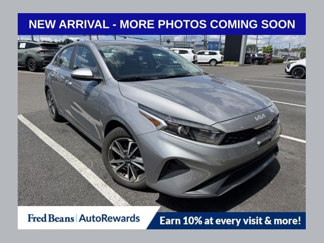 2023 Kia Forte LXS AT's photo