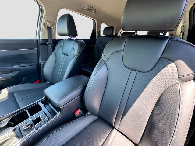 2025 Kia Sorento S - Photo 22