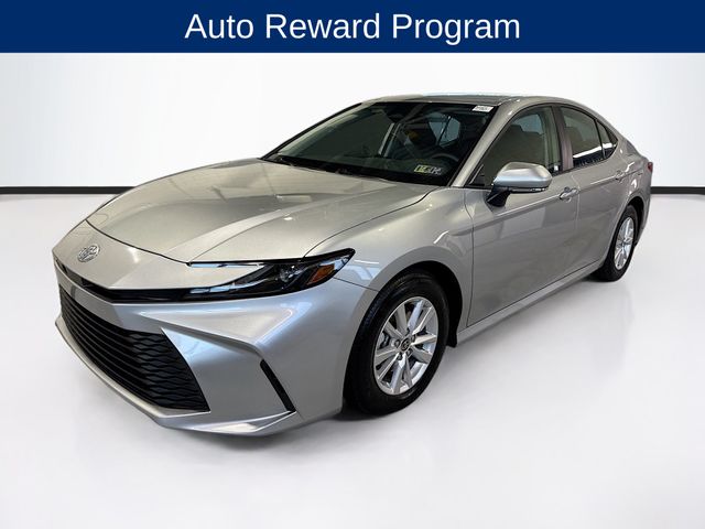 2025 Toyota Camry LE photo 3