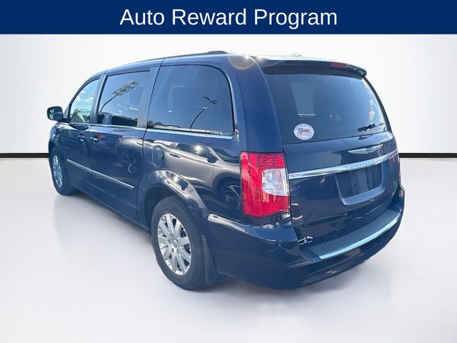 2015 Chrysler Town & Country Touring photo 3