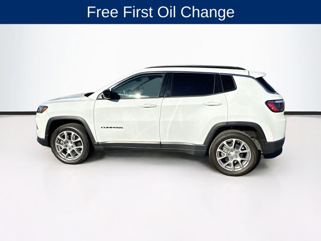 2023 Jeep Compass Latitude Lux photo 4