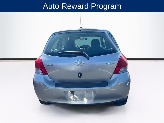 2011 Toyota Yaris Base photo 4