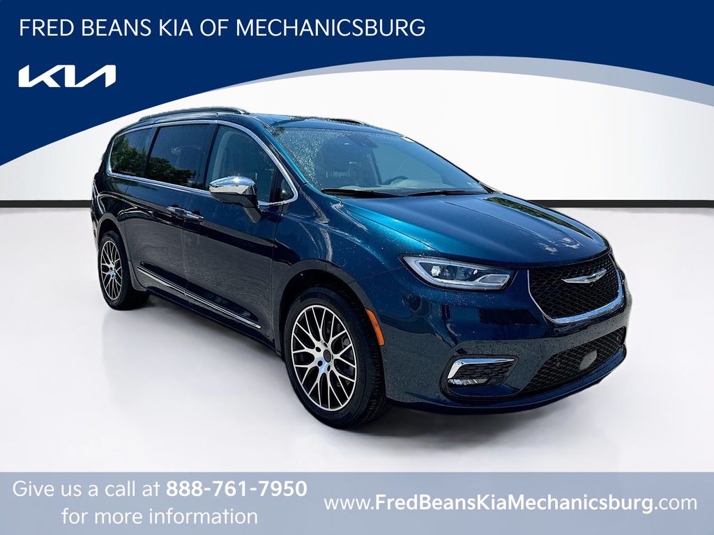 2022 Chrysler Pacifica Limited's photo