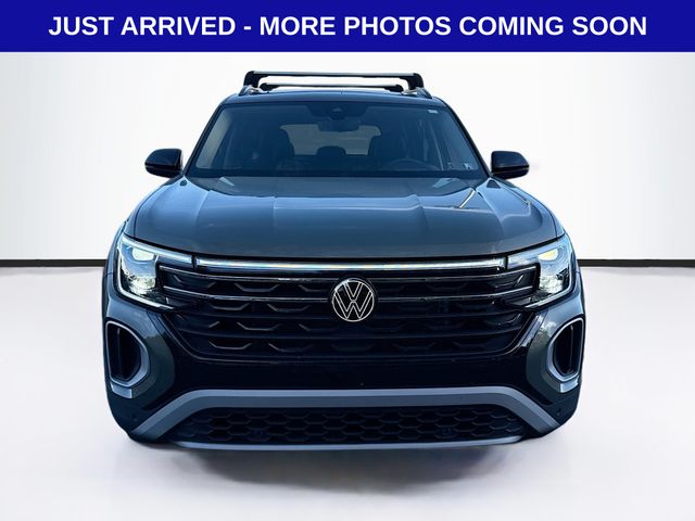 2024 Volkswagen Atlas Peak Edition SEL photo 2