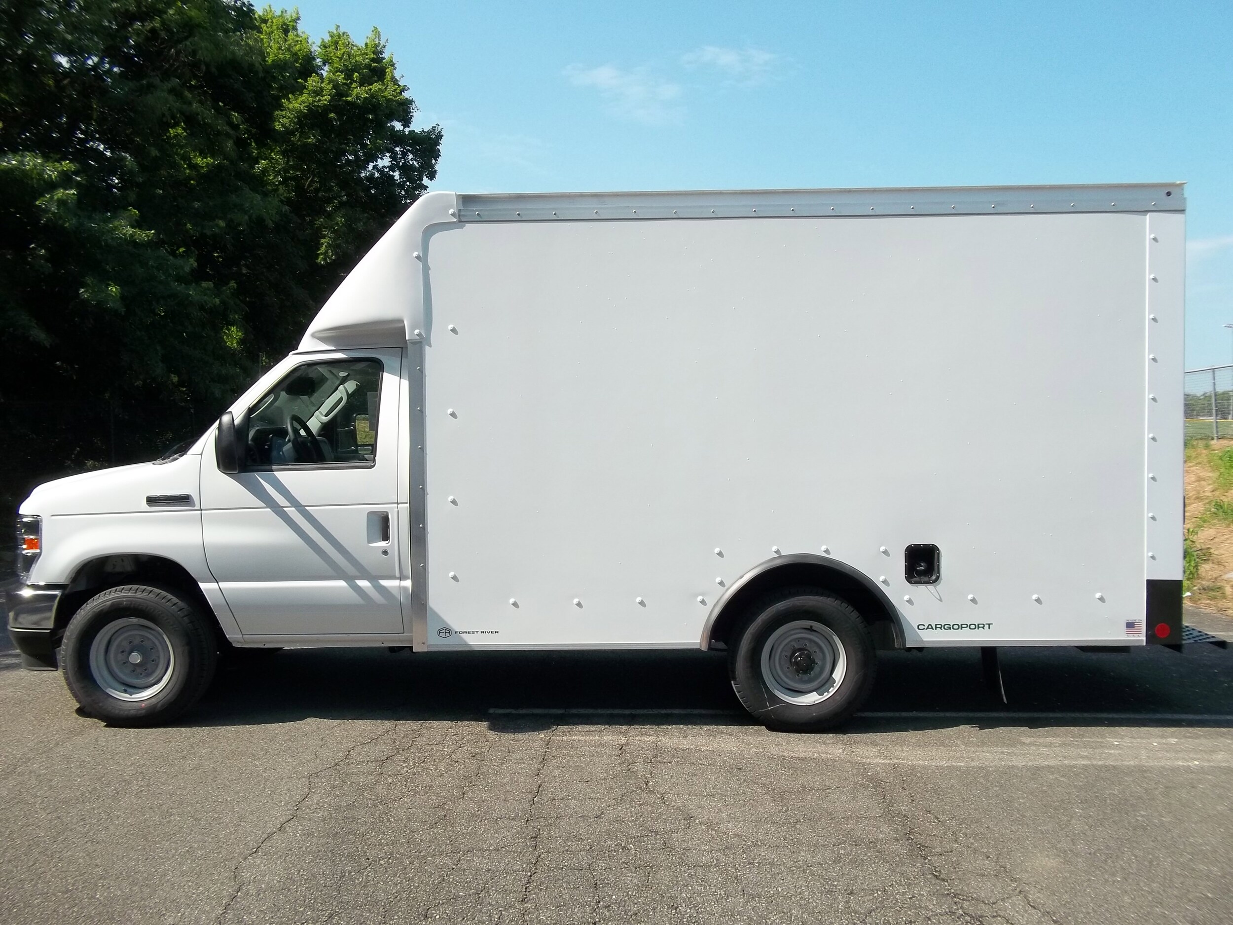 2026 Ford E-350 Base photo 4