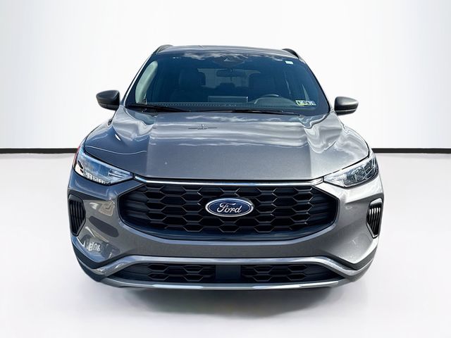 2023 Ford Escape ST-Line photo 2