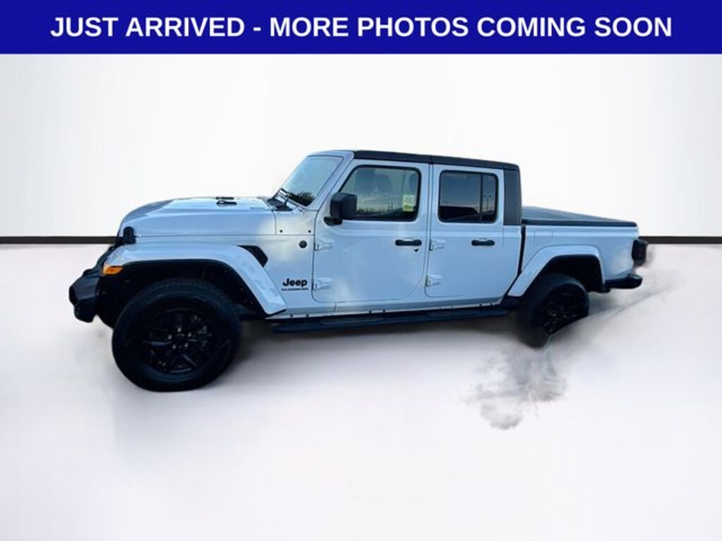 Used 2022 Jeep Gladiator Altitude Truck Crew Cab