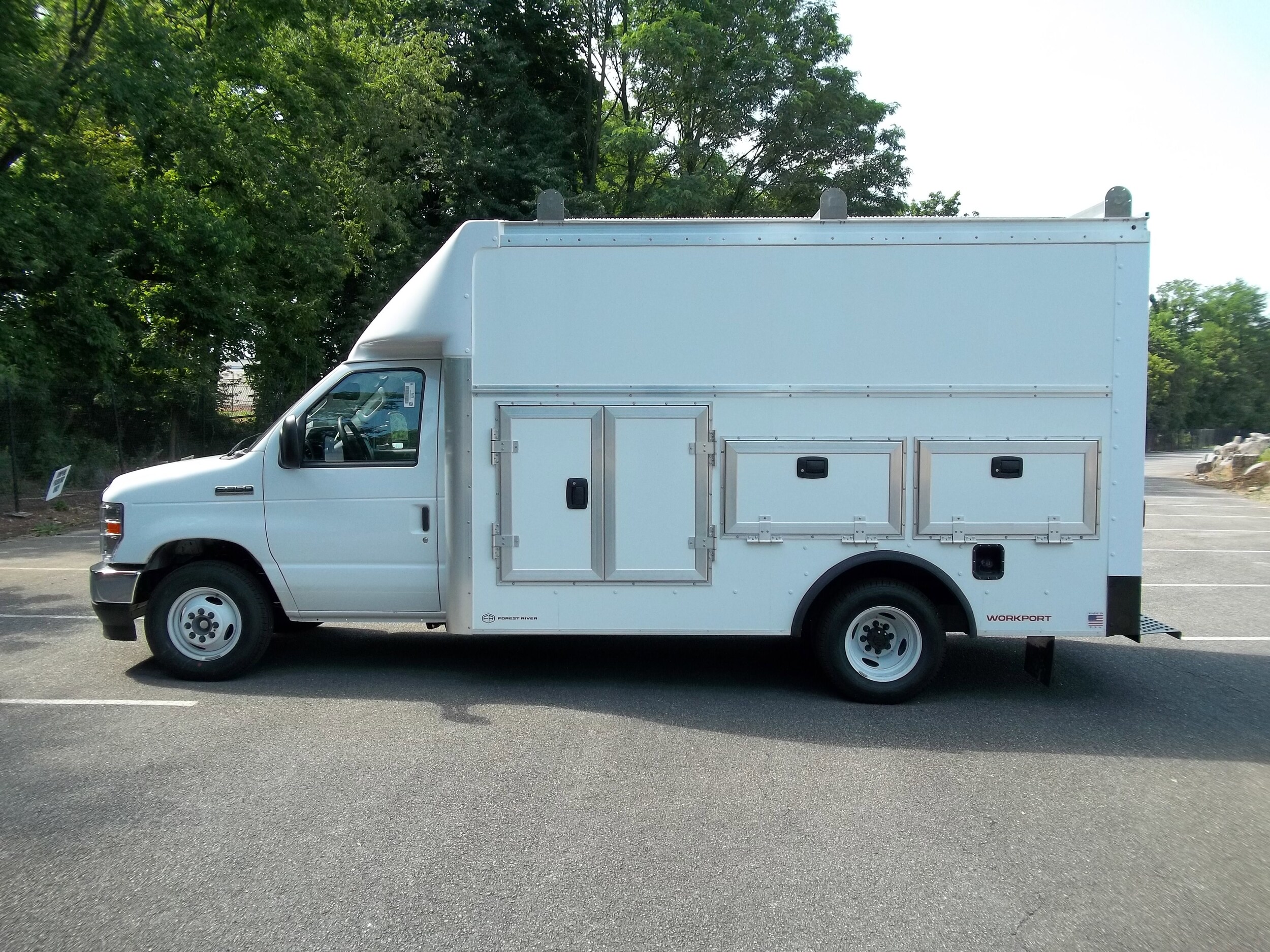 2026 Ford E-350 Base photo 4