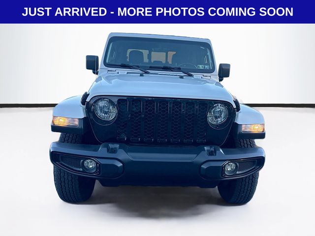 2022 Jeep Gladiator Altitude photo 2