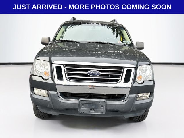 2010 Ford Explorer Sport Trac XLT photo 2