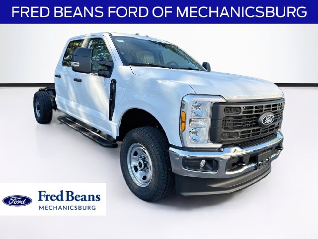 2027 Ford F-350 Chassis XL Truck Crew Cab