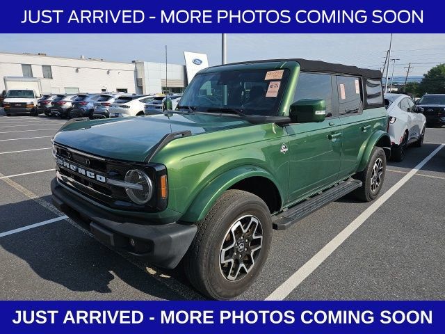 2022 Ford Bronco Outer Banks photo 3