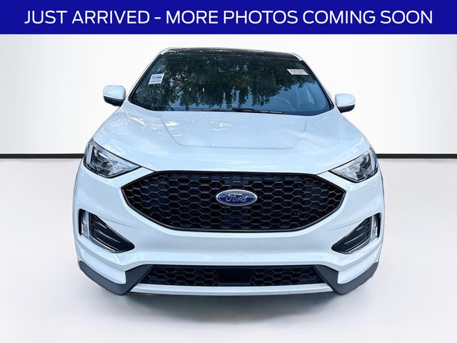 2023 Ford Edge ST photo 2