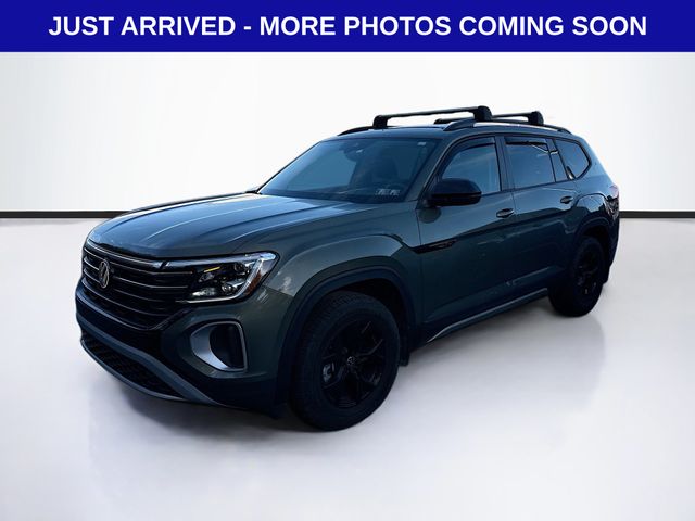 2024 Volkswagen Atlas Peak Edition SEL photo 3
