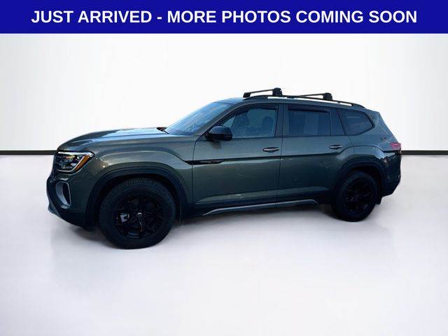 2024 Volkswagen Atlas Peak Edition SEL photo 4