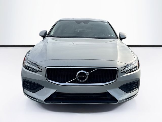 2021 Volvo S60 T5 Momentum photo 2