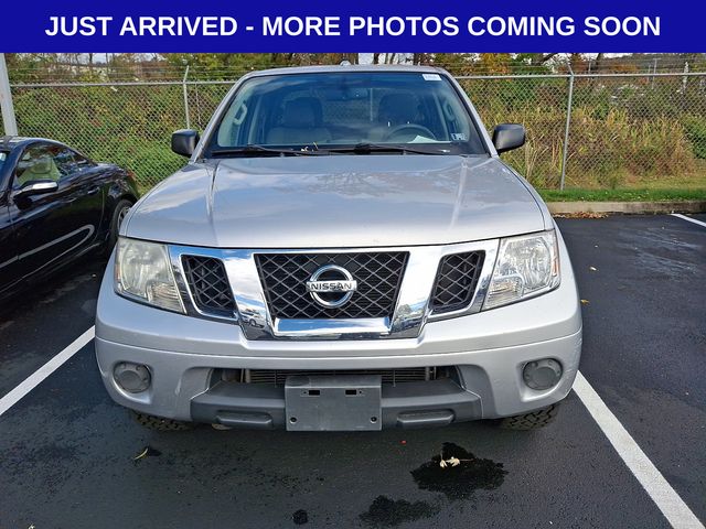 2012 Nissan Frontier SV photo 2