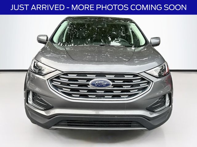 2022 Ford Edge SEL photo 2