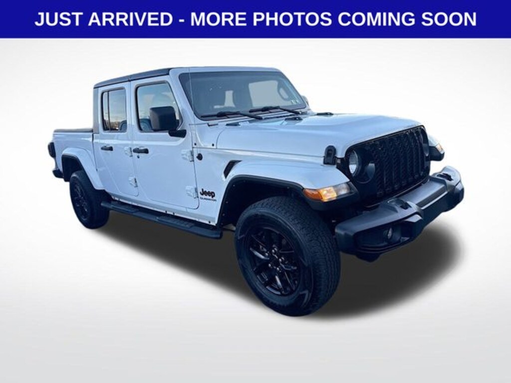 Used 2022 Jeep Gladiator Altitude Truck Crew Cab